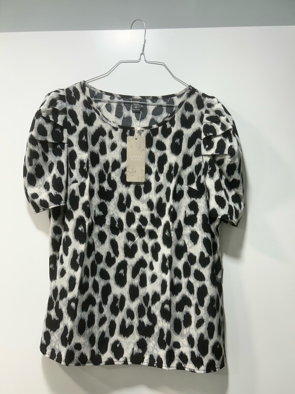SHEIN Monochrome Leopard Puff Sleeve Top